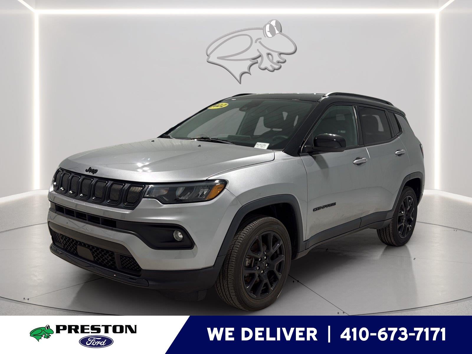 2022 Jeep Compass Altitude in Billet Silver Metallic Clearcoat — front three-quarter view