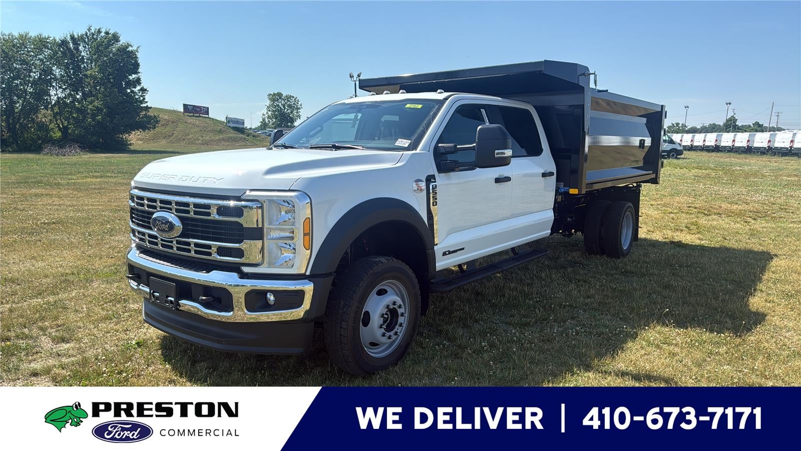 2026 Ford Super Duty F-550 DRW 12' DYNAPRO STANDARD LANDSCAPE DUMP, MANUAL TARP, FULL COMBO HITCH, 48" UNDERBODY TOOLBOX in Oxford White...